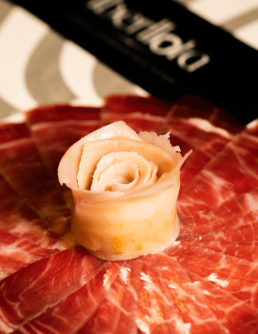 plato de jamón decorado